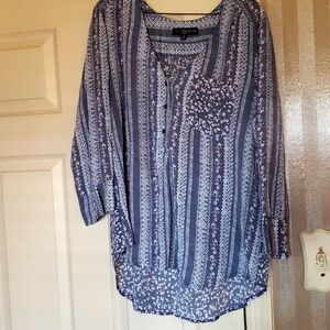 🌼Ladies Blouse 3/$20